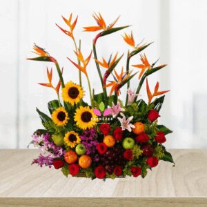 Arreglo floral con frutas