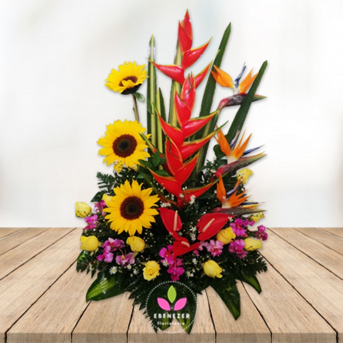 Arreglo floral tropical con rosas amarillas 1 Arreglo floral tropical