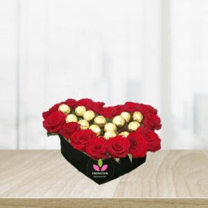 Corazon de rosas con chocolates