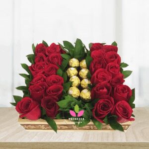 Caja de rosas con chocolates
