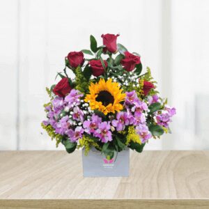 Floristerias en Cali, Arreglo floral con rosas y orquideas