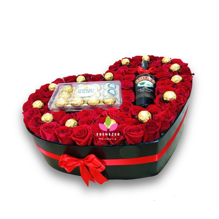 Corazon de Rosas con chocolates y baileys 1 Corazon de Rosas con chocolates y baileys