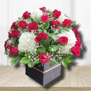 Arreglo floral con rosas y hortensias - floristeria en cali