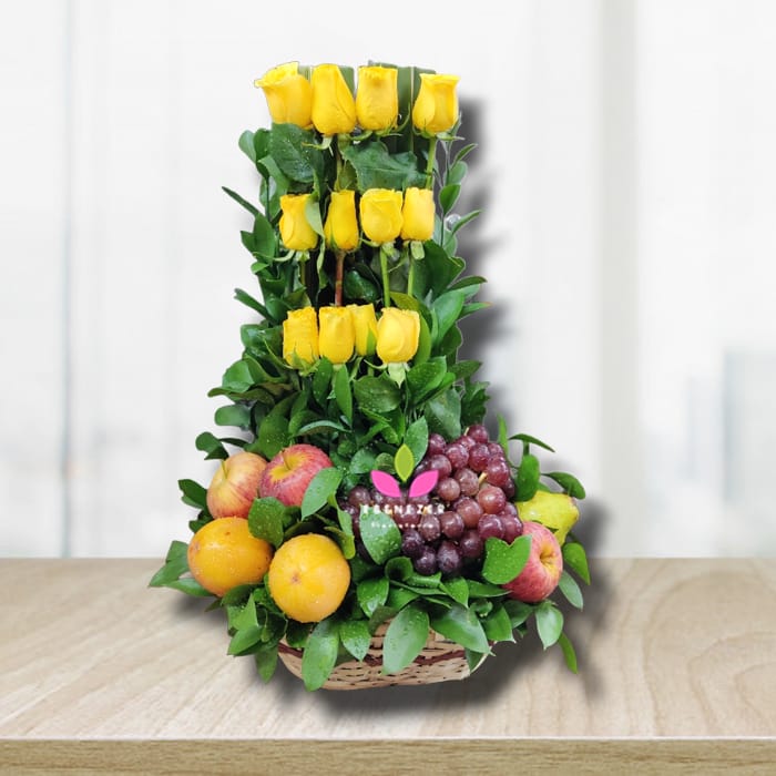 Arreglo frutal con rosas amarillas 1 Arreglo frutal con rosas amarillas