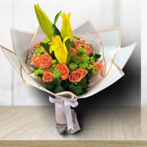 ramo de rosas salmon y lirio