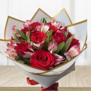 ramo de rosas con astromelias
